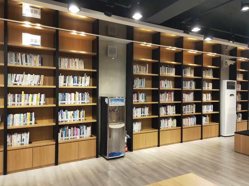 仁德醫專圖書館新書區